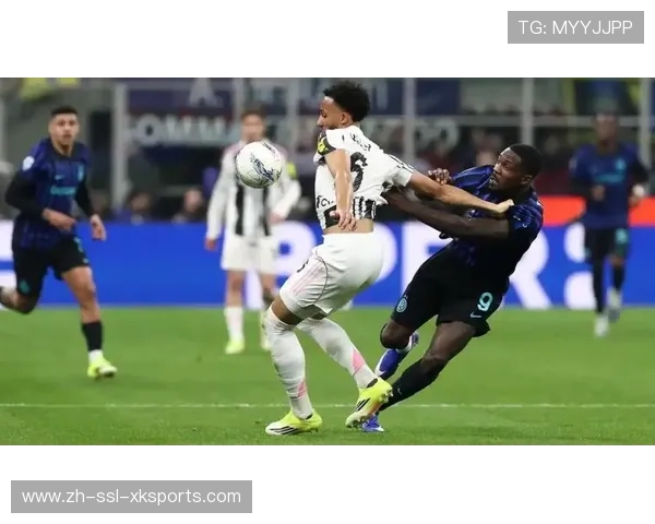 卡卢卢红牌罚下瞬间，尤文十人应战艰难时刻